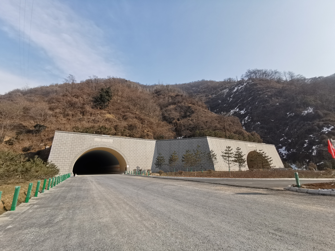我在高速公路上骑共享单车,请问这是不是韦庄到罗敷的高速公路?
